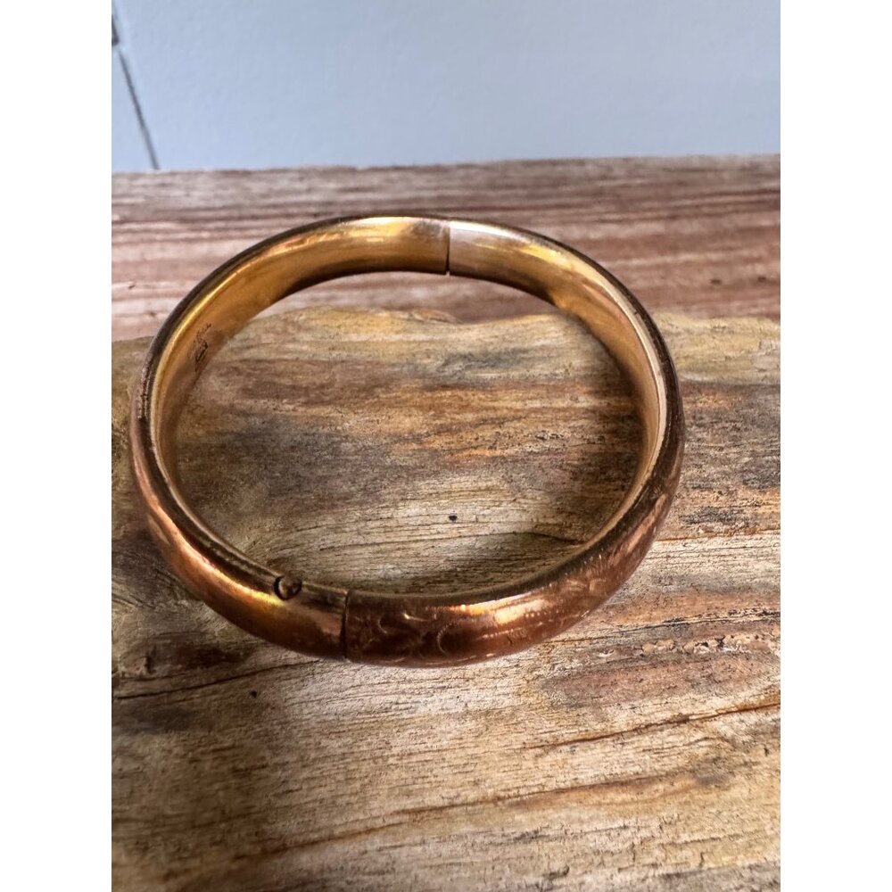 Victorian MH Co 12k Gold Shell Floral Repousse Hinged Bangle Bracelet - Picture 2 of 6
